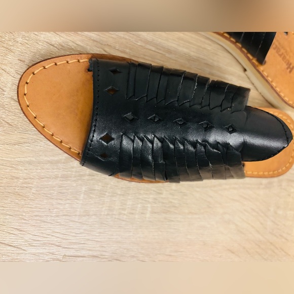 Bearpaw Black Leather Hand Woven Sandals Shoes Size 6 - Picture 10 of 10